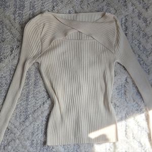 White long sleeve with twist